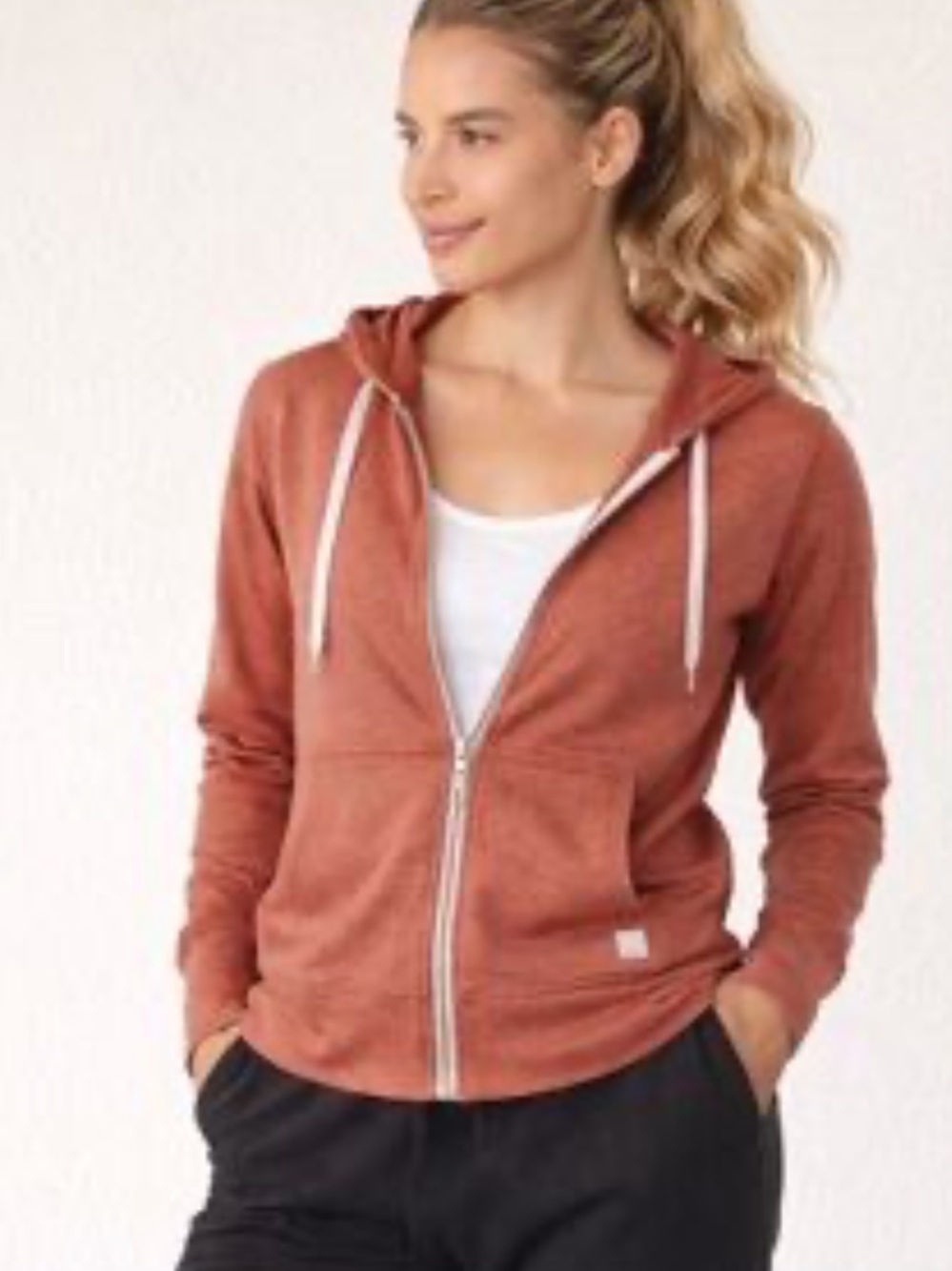 Vuori Women's Zip-Up Hoodie in Dusty Rose. size XS